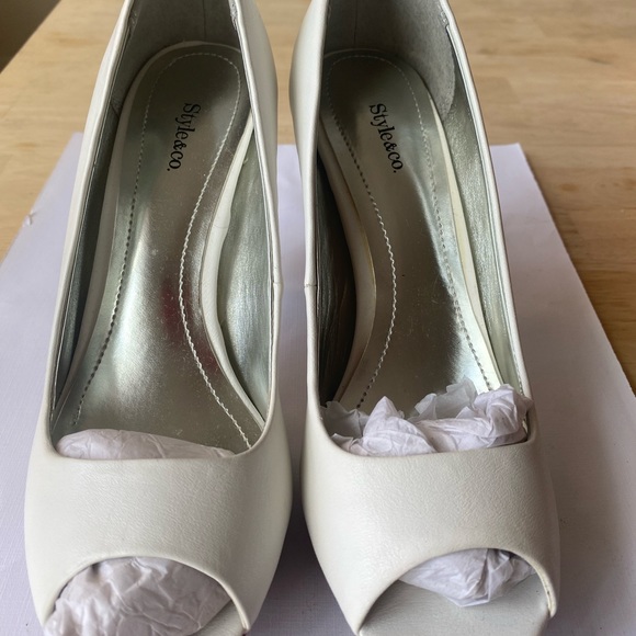 Open toe pump with platform - Picture 2 of 6